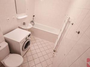 Pronájem bytu 1+kk, Praha - Horní Měcholupy, Boloňská, 39 m2