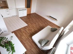 Pronájem bytu 1+kk, Praha - Horní Měcholupy, Boloňská, 39 m2
