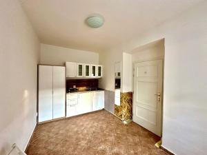 Pronájem bytu 1+kk, Praha - Smíchov, U Pernikářky, 20 m2