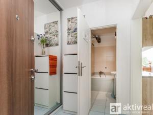 Pronájem bytu 2+kk, Praha - Troja, Krynická, 30 m2