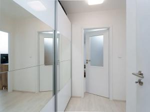 Prodej bytu 2+kk, Praha - Kobylisy, Frýdlantská, 45 m2
