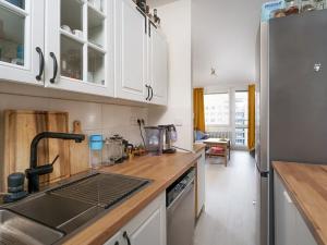 Prodej bytu 2+kk, Praha - Kobylisy, Frýdlantská, 45 m2