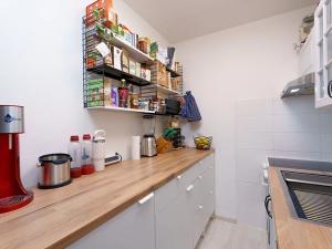Prodej bytu 2+kk, Praha - Kobylisy, Frýdlantská, 45 m2