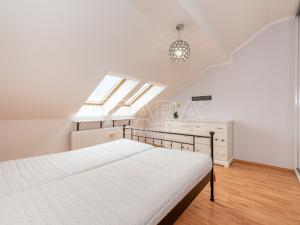 Pronájem bytu 2+1, Praha - Holešovice, Bubenská, 62 m2