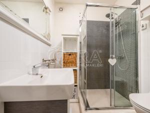 Pronájem bytu 2+1, Praha - Holešovice, Bubenská, 62 m2