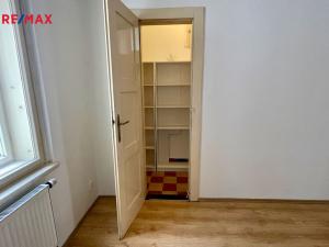 Pronájem bytu 1+1, Praha - Holešovice, Farského, 54 m2