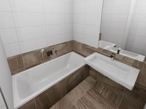 Prodej bytu 4+kk, Praha, Návarovská, 112 m2