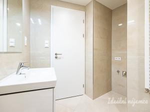 Pronájem bytu 2+kk, Praha, Drahňovická, 47 m2