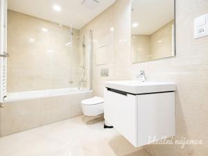 Pronájem bytu 2+kk, Praha, Drahňovická, 47 m2
