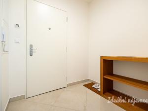 Pronájem bytu 2+kk, Praha, Drahňovická, 47 m2
