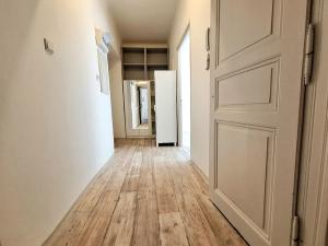 Pronájem bytu 1+1, Praha - Vyšehrad, Neklanova, 42 m2