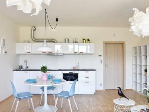 Pronájem bytu 1+kk, Praha - Holešovice, V háji, 43 m2