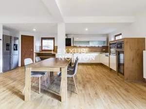 Pronájem rodinného domu, Tuchoměřice, U Špejcharu, 200 m2