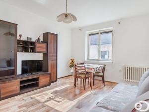 Prodej bytu 2+1, Skřivany, Nádražní, 60 m2