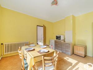Prodej bytu 2+1, Skřivany, Nádražní, 60 m2