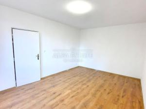 Pronájem bytu 2+1, Karlovy Vary - Stará Role, Fibichova, 63 m2