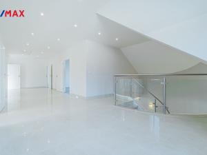 Prodej rodinného domu, Šestajovice, Myslivečkova, 389 m2