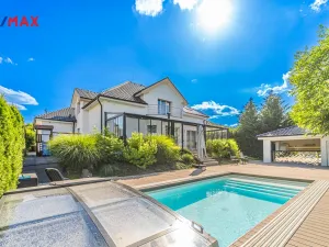 Prodej rodinného domu, Šestajovice, Myslivečkova, 389 m2