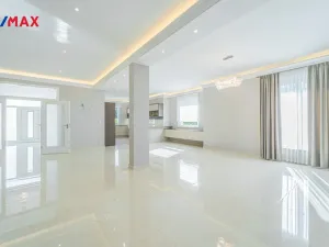 Prodej rodinného domu, Šestajovice, Myslivečkova, 389 m2