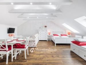 Prodej ubytování, Suchohrdly, Znojemská, 450 m2