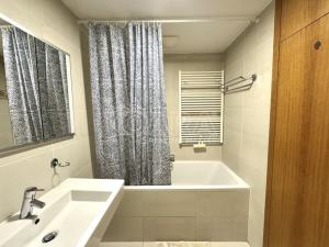 Pronájem bytu 2+kk, Praha - Žižkov, Pitterova, 45 m2
