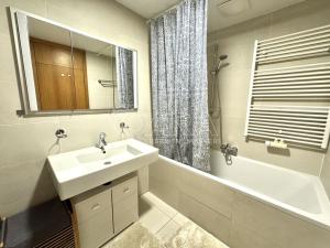 Pronájem bytu 2+kk, Praha - Žižkov, Pitterova, 45 m2