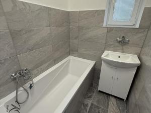 Prodej bytu 2+1, Vsetín, Na Kamencoch, 81 m2
