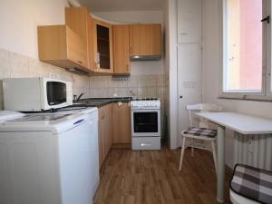 Pronájem bytu 2+1, Praha - Záběhlice, Přesličková, 60 m2