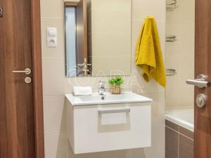 Prodej bytu 2+kk, Praha - Horní Měcholupy, Mantovská, 50 m2
