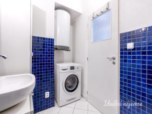 Pronájem bytu 1+kk, Praha - Holešovice, Osadní, 39 m2