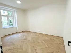 Pronájem bytu 1+kk, Praha - Vršovice, Žitomírská, 30 m2