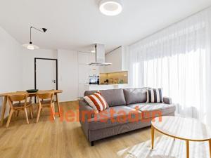 Pronájem bytu 3+kk, Praha - Holešovice, Vrbenského, 75 m2
