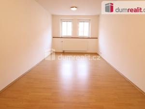 Pronájem bytu 3+1, Karlovy Vary, Moskevská, 100 m2