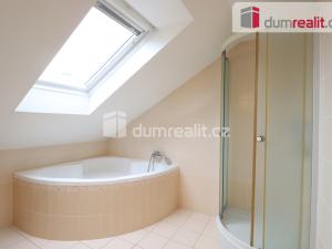 Pronájem bytu 3+1, Karlovy Vary, Moskevská, 100 m2