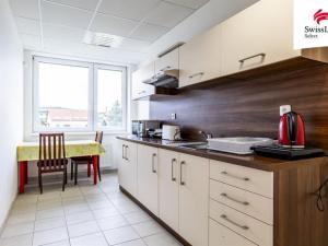 Pronájem kanceláře, Praha - Kyje, Lednická, 100 m2