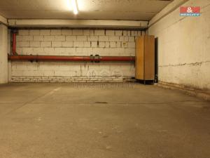 Pronájem garážového stání, Praha - Holešovice, Dělnická, 16 m2