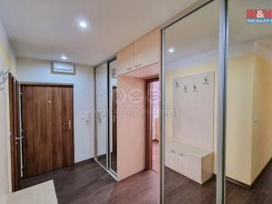 Pronájem bytu 2+1, Karlovy Vary, Sládkova, 54 m2