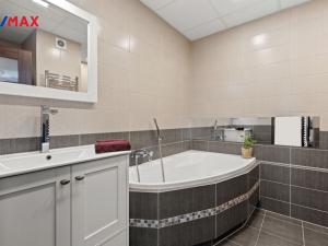 Prodej bytu 2+1, Karlovy Vary - Drahovice, Lidická, 61 m2