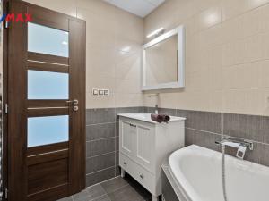 Prodej bytu 2+1, Karlovy Vary - Drahovice, Lidická, 61 m2