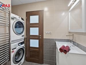 Prodej bytu 2+1, Karlovy Vary - Drahovice, Lidická, 61 m2