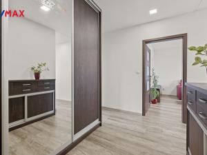 Prodej bytu 2+1, Karlovy Vary - Drahovice, Lidická, 61 m2