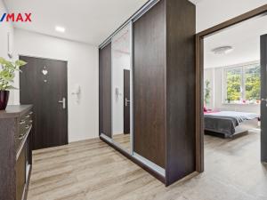 Prodej bytu 2+1, Karlovy Vary - Drahovice, Lidická, 61 m2