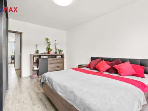 Prodej bytu 2+1, Karlovy Vary - Drahovice, Lidická, 61 m2