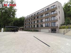 Pronájem bytu 1+kk, Praha - Hlubočepy, Na Zlíchově, 30 m2