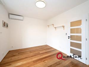 Pronájem bytu 1+kk, Praha - Hlubočepy, Pod Žvahovem, 22 m2
