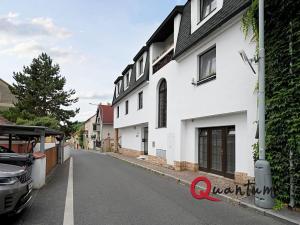 Pronájem bytu 1+kk, Praha - Hlubočepy, Pod Žvahovem, 22 m2