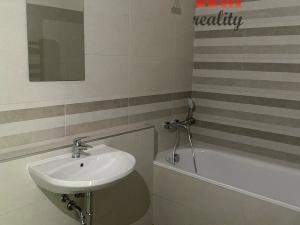 Pronájem bytu 2+kk, Ostrov, Vančurova, 55 m2