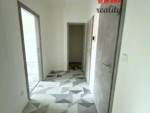 Pronájem bytu 2+kk, Ostrov, Vančurova, 55 m2