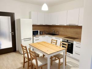 Pronájem bytu 2+kk, Praha, Olšanská, 72 m2