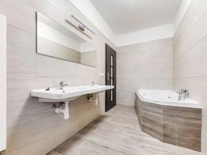 Prodej bytu 5+kk, Stehelčeves, Hlavní, 116 m2